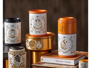Cenderamata bertemakan jam seperti jam tangan mini, buku nota, dan cawan kopi dengan motif gear.